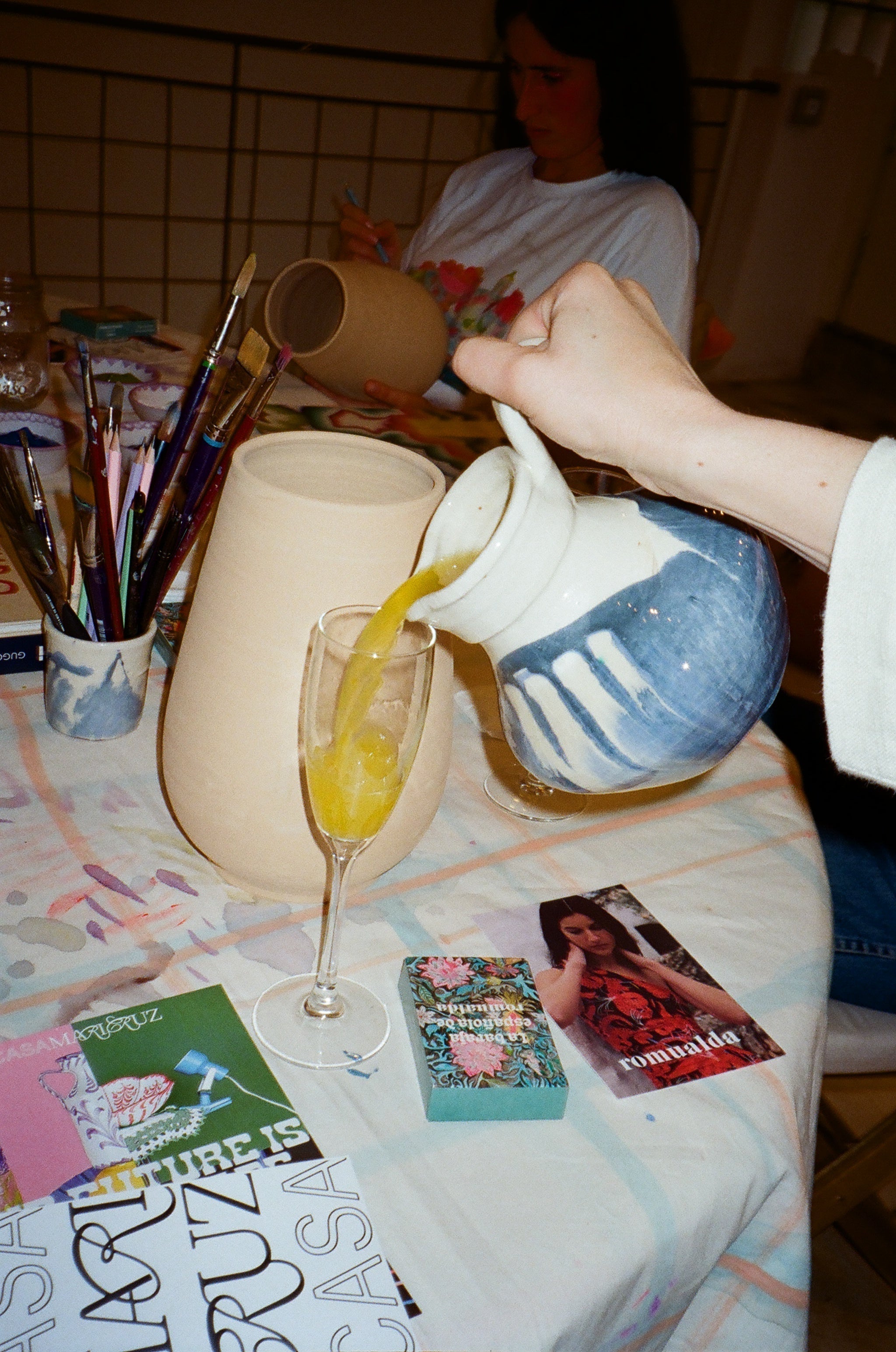 Casa Maricruz x Romualda — Painting Vases for Mother’s Day in Spain 🎨