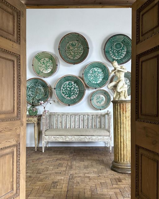 Decorating with Plates: A Trend for 2025 Inspired by Spanish Heritage