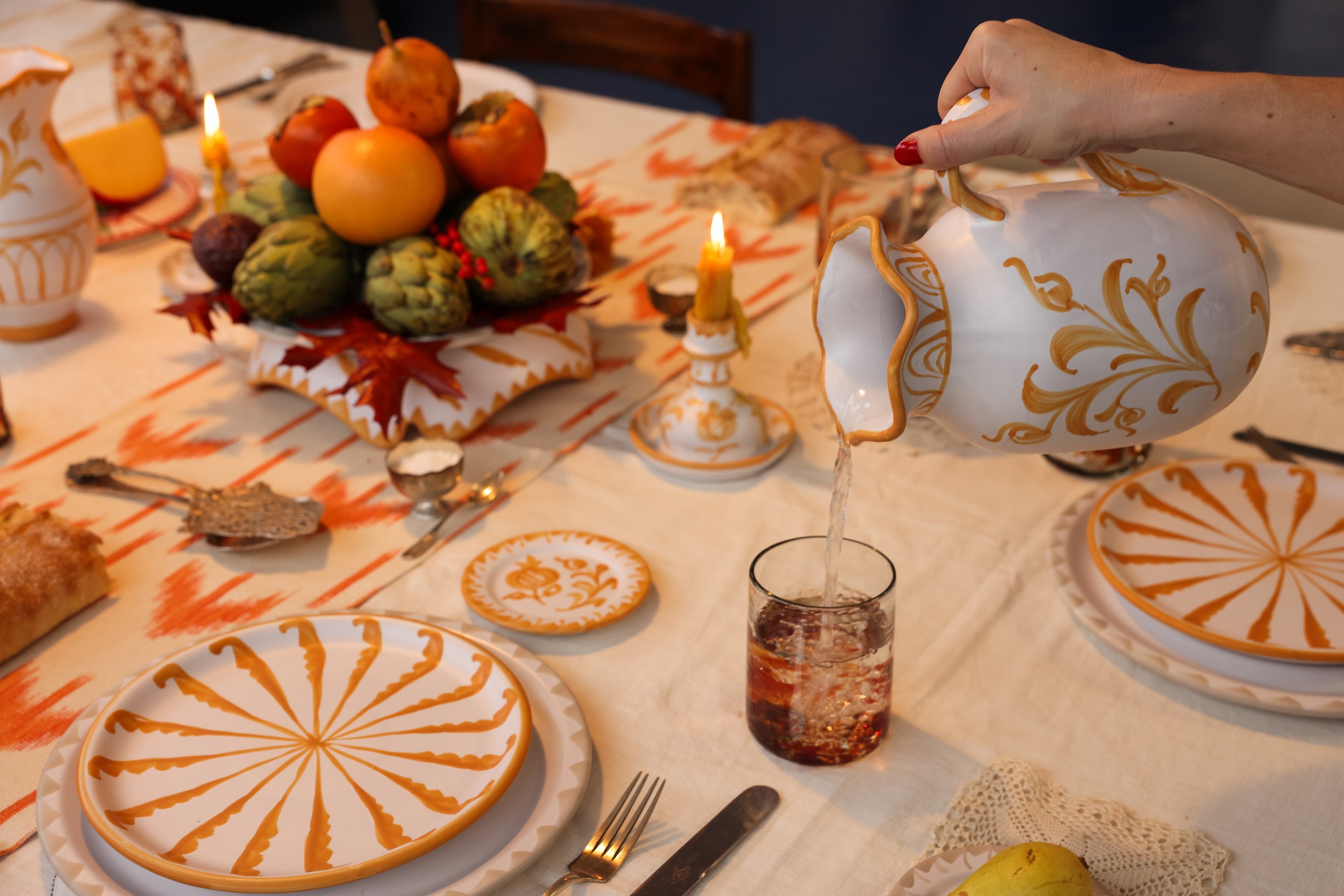 THE TRADITIONAL SCALLOP PITCHER