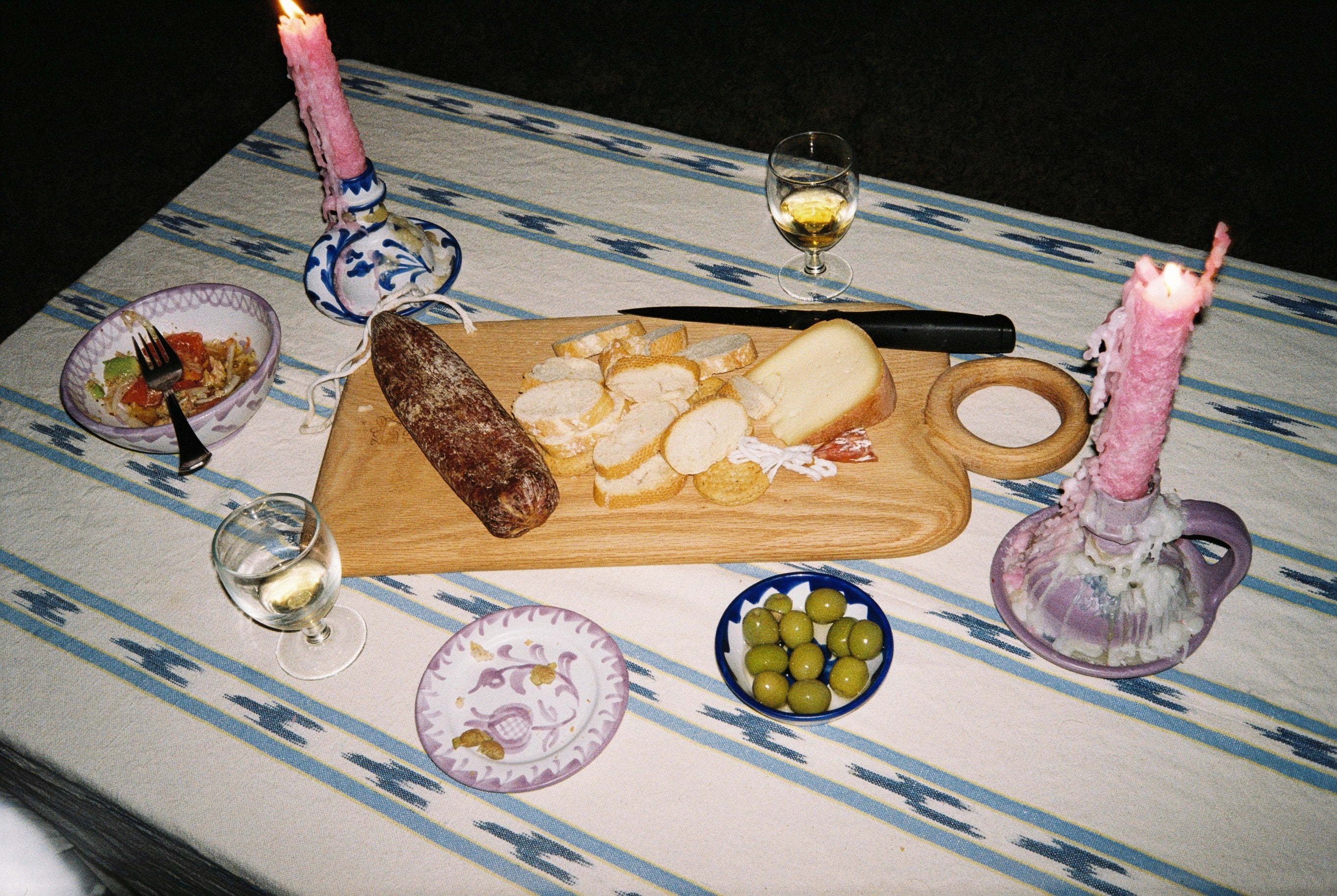 THE ROUND-HANDLED BOARD