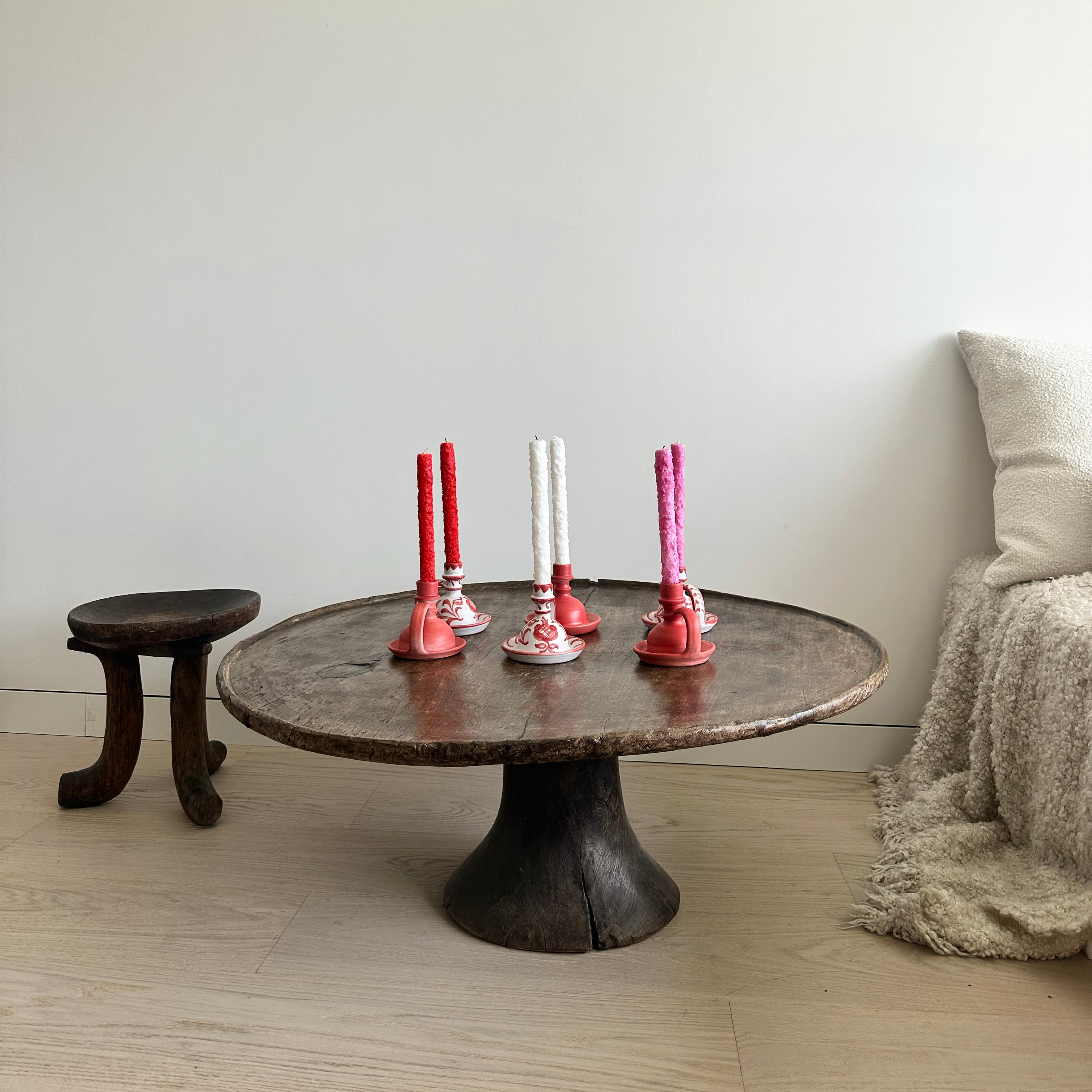 THE TRADITIONAL CANDLE HOLDER