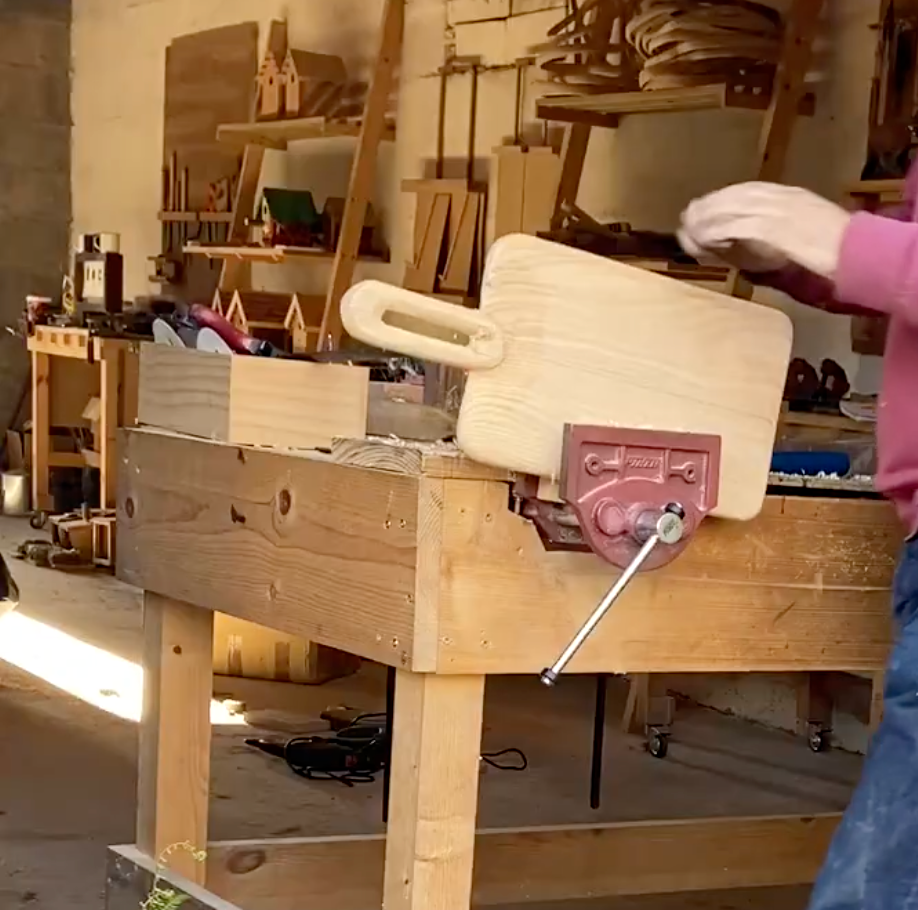 THE OVAL-HANDLED BOARD