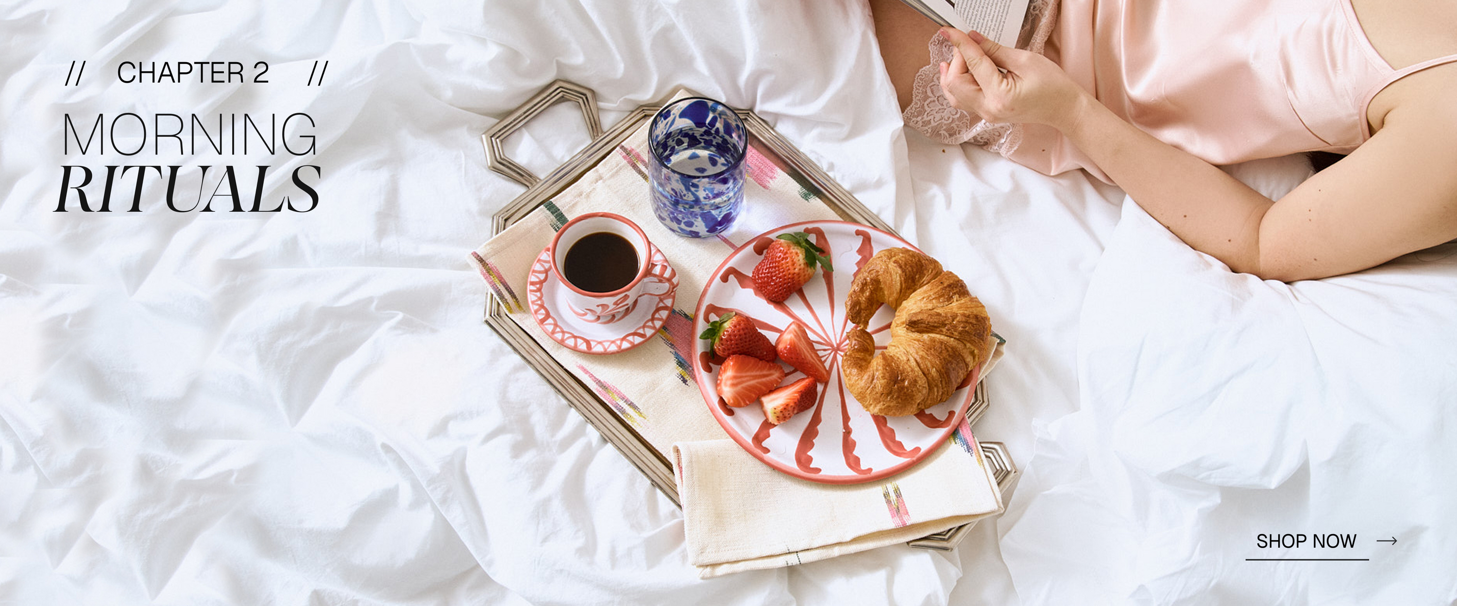 breakfast in bed, morning ritual, slow mornings, morning rituals, breakfast tray, croissant breakfast, strawberries, coffee moment, cozy morning, soft living, sunday morning, european summer, mediterranean lifestyle, tableware styling, artisanal tableware, handmade ceramics, spanish ceramics, ceramic plate, patterned ceramics, colorful tableware, luxury breakfast, linen napkin, bedside breakfast, feminine aesthetic, home rituals, cozy home, lifestyle photography, café aesthetic, editorial lifestyle, soft ae