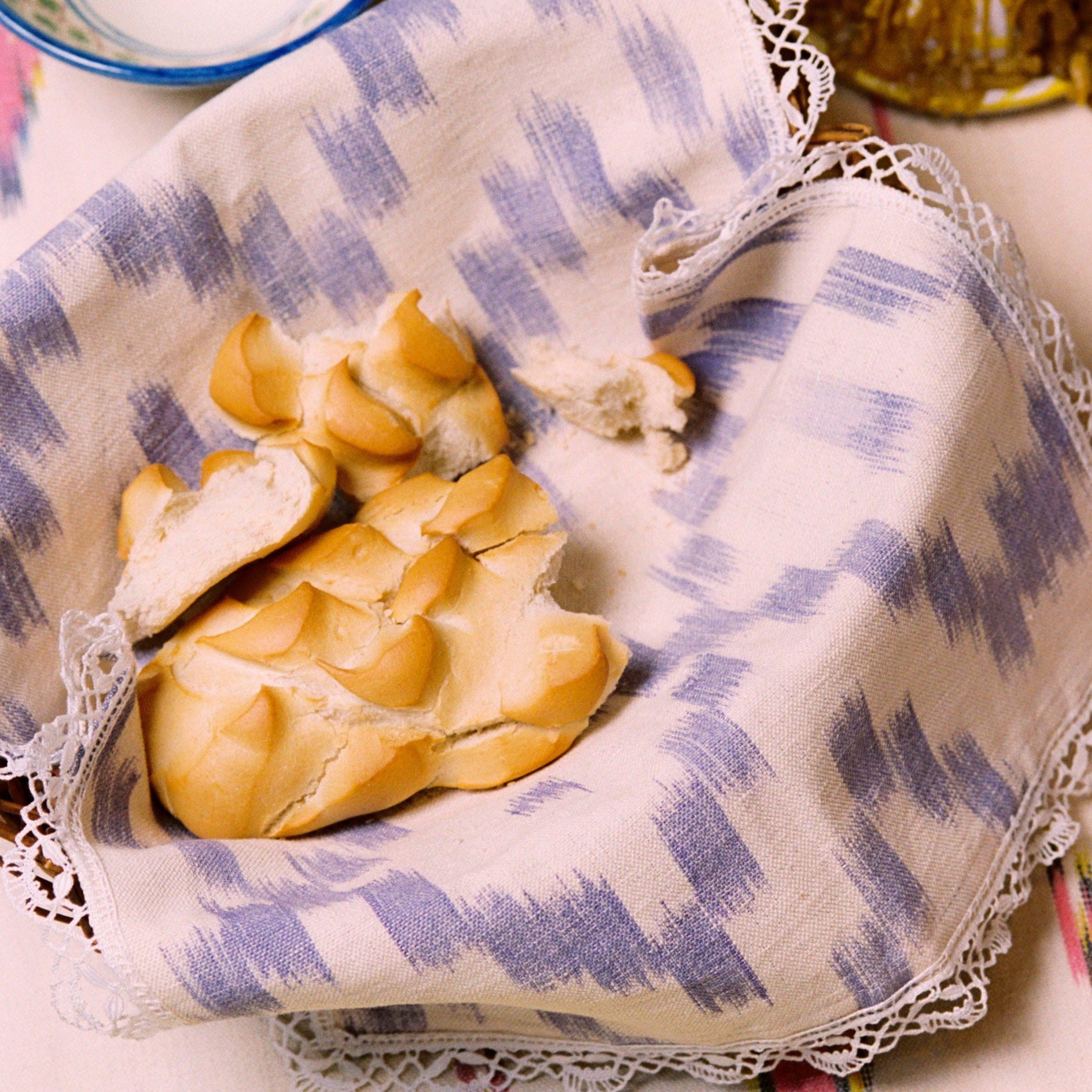 Bread loaf on a placemat with bobbinlace - lifestyle