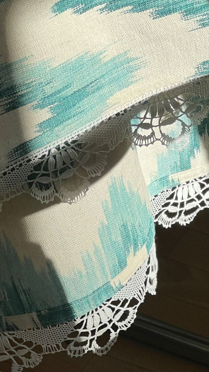 THE TABLECLOTH