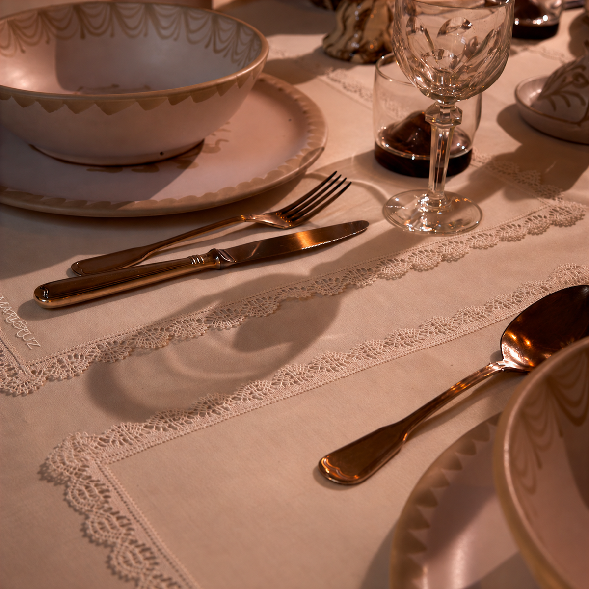 Autumn table with linens from Galicia - lifestyle
