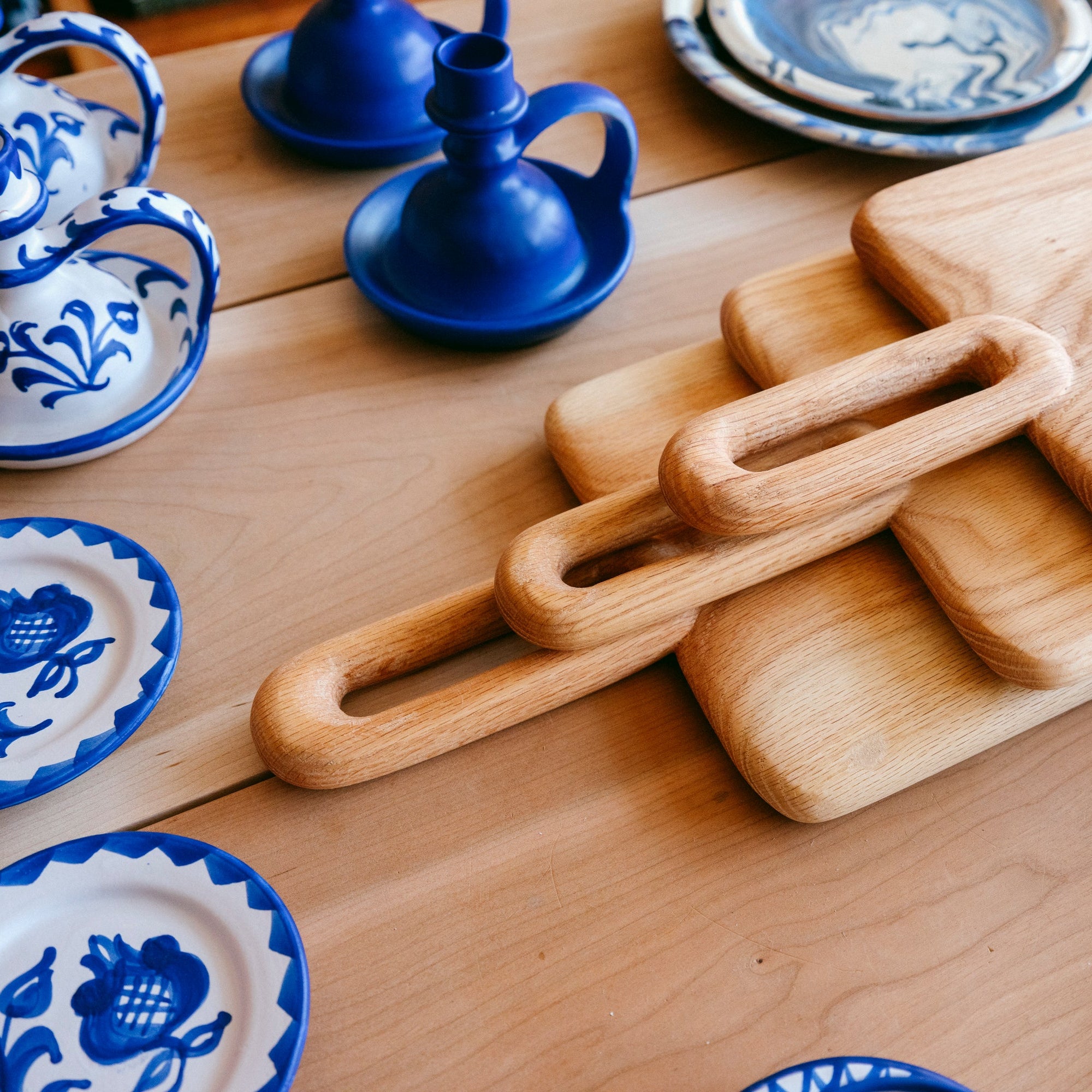 THE OVAL-HANDLED BOARD